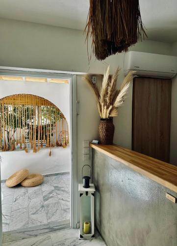 Φωτογραφία από το άλμπουμ του Athina Rooms - Lounge Apartments στην Παροικιά