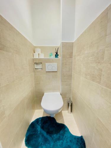 Elegant 2BR Apartment with Balcony Near Millennium City