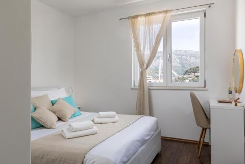 Postel nebo postele na pokoji v ubytování Apartments Sandra Solitudo II