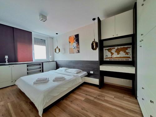 a bedroom with a large white bed in a room at Panoramic view-Excelent location in Arad
