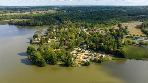 an aerial view of an island in the water at Huttopia Lac de l'Uby - Gers in Cazaubon