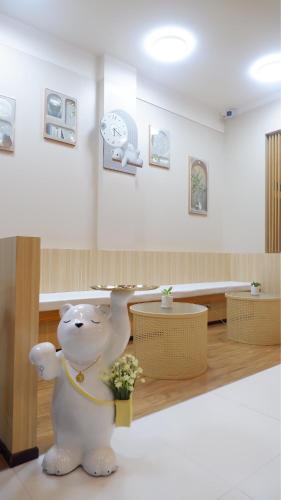a room with a toilet in the middle of a room at Shi-ro-i Poshtel in Hat Yai