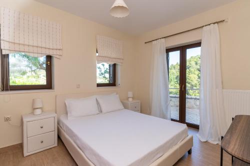 Ένα ή περισσότερα κρεβάτια σε δωμάτιο στο Timos Villas