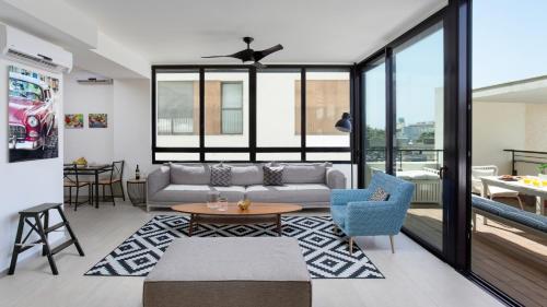 Renovated 3BR Penthouse by HolyGuest