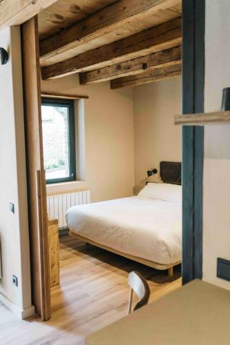 Ένα ή περισσότερα κρεβάτια σε δωμάτιο στο Cal Rus Apartament 3
