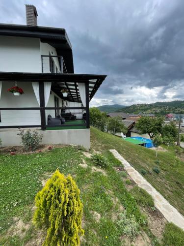Landskap semula jadi dekat dengan rumah percutian