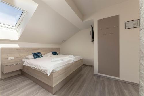 Ένα ή περισσότερα κρεβάτια σε δωμάτιο στο Rooms S Center