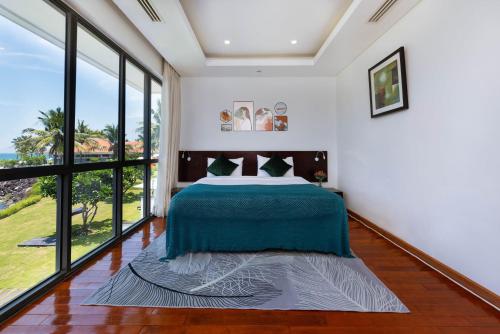 Ένα ή περισσότερα κρεβάτια σε δωμάτιο στο Ocean Sunny Villas Da Nang