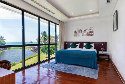 Ένα ή περισσότερα κρεβάτια σε δωμάτιο στο Ocean Sunny Villas Da Nang