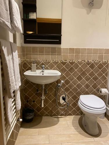 Bilik mandi di B&B trastevere il vicolo