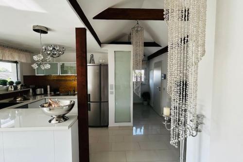 Kuchyň nebo kuchyňský kout v ubytování Luxusapartment mit Balkon Nähe Dortmund