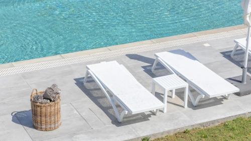 Πισίνα στο ή κοντά στο Miguel Luxury Beach Front Villa