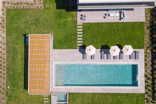 Πισίνα στο ή κοντά στο Miguel Luxury Beach Front Villa