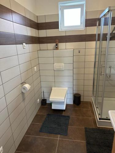 Ένα μπάνιο στο Kehida Relax Apartmanház