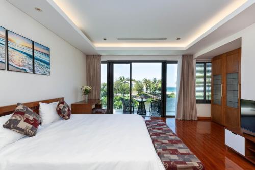 Ένα ή περισσότερα κρεβάτια σε δωμάτιο στο Ocean Sunny Villas Da Nang