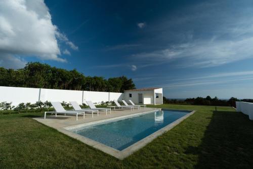 Πισίνα στο ή κοντά στο Casa da Bela Vista (Piscina e Vista Mar)