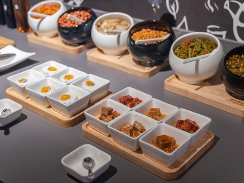 Makanan di atau berdekatan hotel