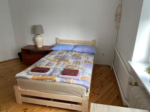 a bed with two pillows on it in a bedroom at Pokoje we Wrzeszczu (Gdańsk) in Gdańsk