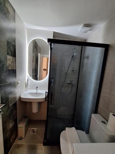 Ett badrum på Modern Living Apartments