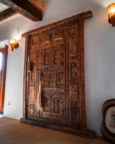 a wooden door on the wall of a room at Can Serola in Sales del Llierca