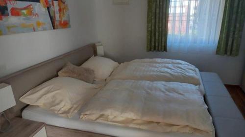 Ein Bett oder Betten in einem Zimmer der Unterkunft Fischerhof Appartements