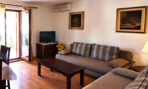 PARADISE Beach Apartments