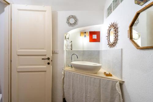 a bathroom with a bowl sink on a table at L'angolo Fiorito in Ugento