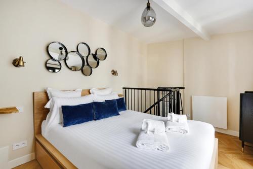 Pick A Flat's Apartment in Montmartre - Rue Lepic