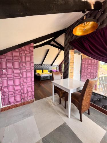 Zona de estar de Kilimanjaro view cabin-Amboseli