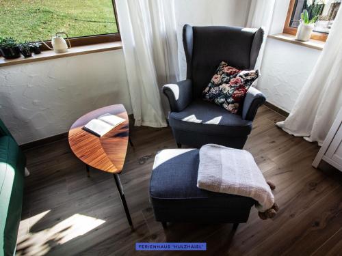 a living room with two chairs and a table at Ferienhäuser Seiffen in Seiffen