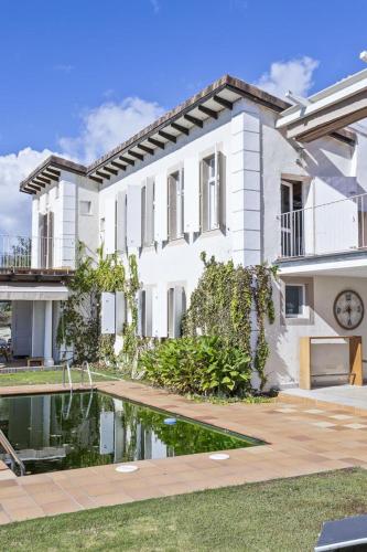 Casa vacacional con piscina, pádel y BBQ