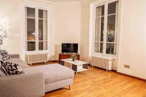 Χώρος καθιστικού στο Cosy apartment in Paris area