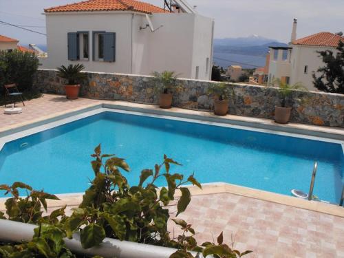 Fotografie z fotogalerie ubytování Christinas summer house with pool in Kefalas v destinaci Epáno Kefalás