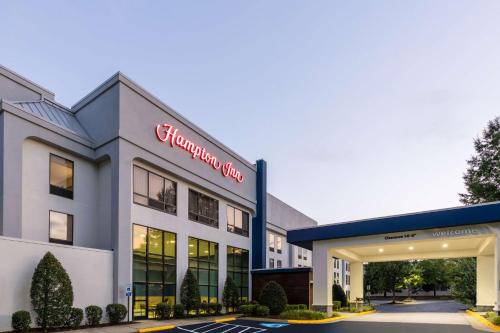 a rendering of the front of a holiday inn hotel at Hampton Inn Richmond-SW Hull Street in Midlothian
