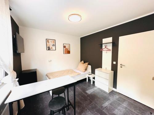 a small room with a bed and a desk at Keli Apartments Zentrum Oldenburg in Oldenburg
