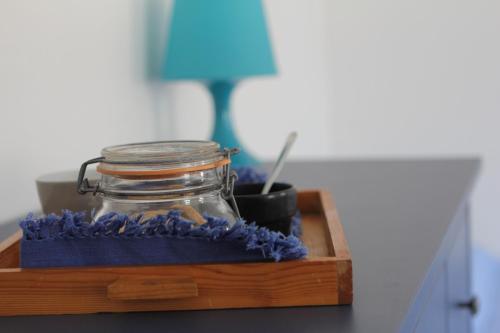 a mason jar on a wooden tray with a lamp at Casa Clarita - in centro storico in Marostica