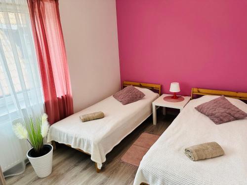 Кровать или кровати в номере Apartamenty w Sercu Miasta