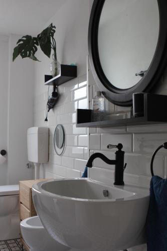 a bathroom with a sink and a mirror at Casa Clarita - in centro storico in Marostica
