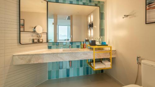 a bathroom with a sink and a mirror at Holiday Inn Pattaya by IHG in Pattaya Central