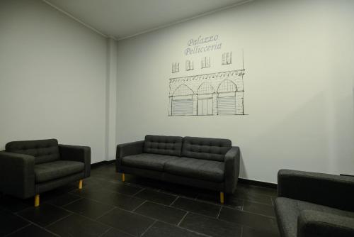 a waiting room with two chairs and a couch at Attico Centro con terrazza e jacuzzi e parcheggio privati in Genova