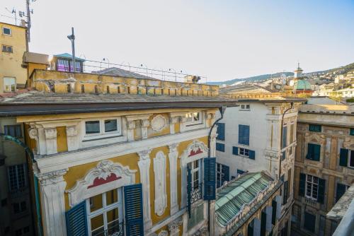 an overhead view of buildings in a city at Attico Centro con terrazza e jacuzzi e parcheggio privati in Genova