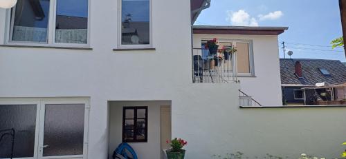 a white house with windows and a balcony at Schnick Schnack in Kröv