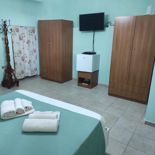 a bedroom with a bed with towels on it at B&B Leonida in Tropea