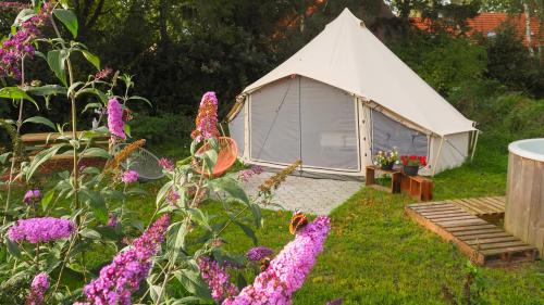 Gallery image of Bell Tent in een Voedselbos in Nederweert-Eind