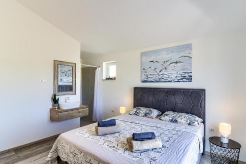Giường trong phòng chung tại Villa Hana