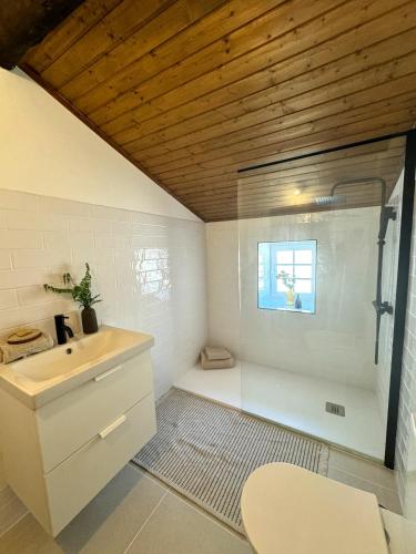 Bilik mandi di Serra Casa