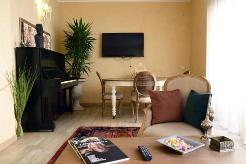 Télévision ou salle de divertissement dans l'établissement Hotel Borgo Antico