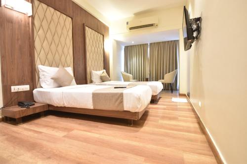 The Aarya A Smart Business Hotelにあるベッド