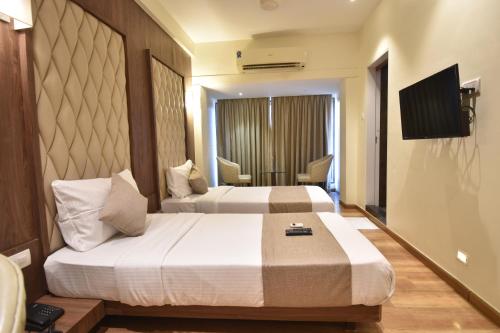 The Aarya A Smart Business Hotelにあるベッド