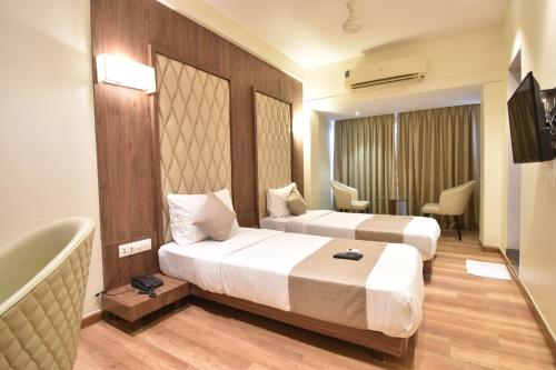 The Aarya A Smart Business Hotelにあるベッド
